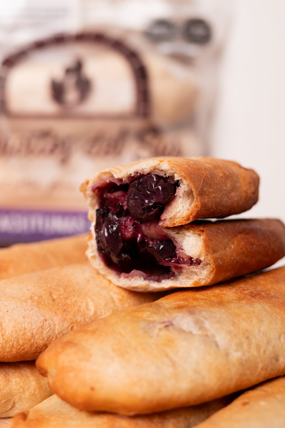 Pan artesanal relleno de aceitunas botija - Pancitos del Sur